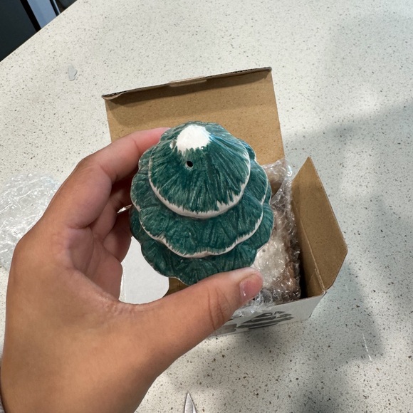 Winter salt and pepper shakers - Picture 4 of 5